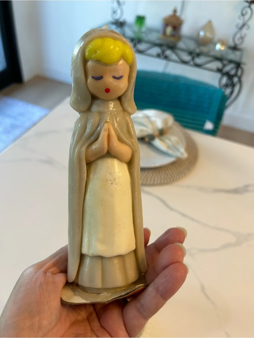 Vintage Sun Pilgrim Prayer Women Figure Candle in Beige and Yellow